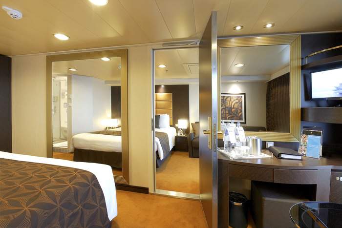 MSC Fantasia Class family 4.jpg